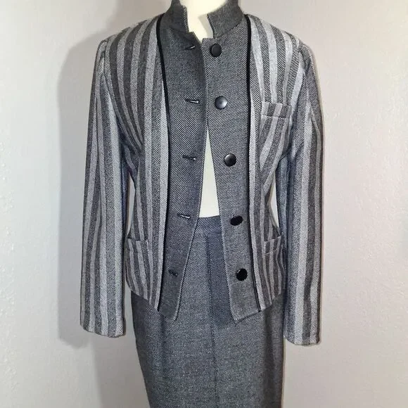 Louis Feraud Gray 2 Piece Jacket & Midi Skirt Set Size 8 - Picture 5 of 16